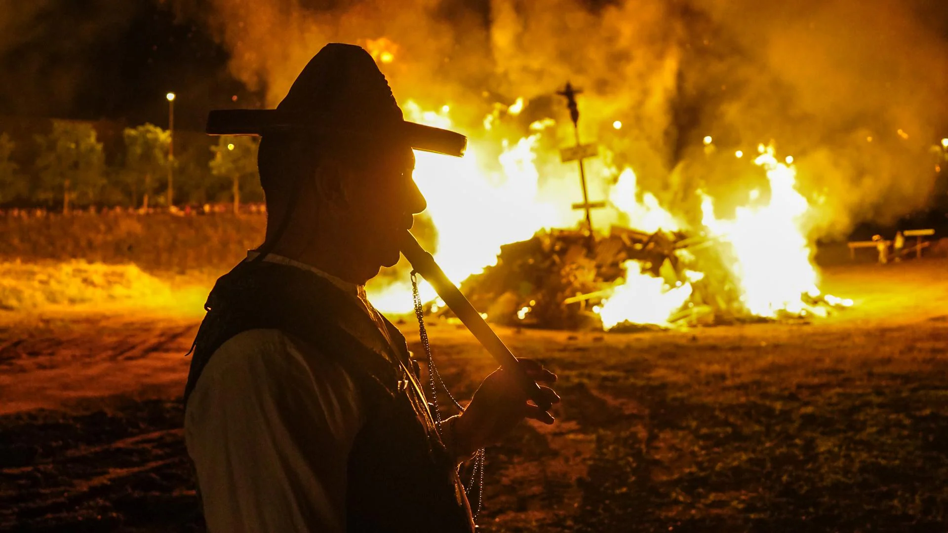 Salamanca Se Llena De Magia Con Su Tradicional Hoguera De San Juan En